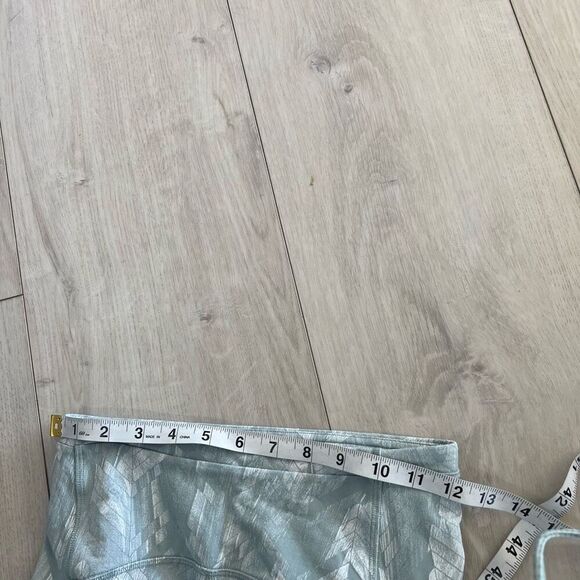 Lululemon women’s leggings crop size 4 - Picture 5 of 9